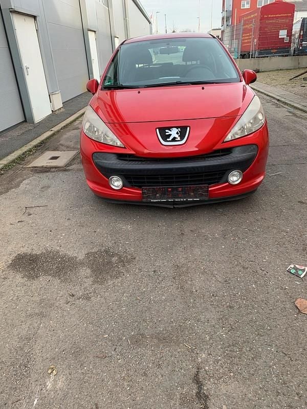 Gebraucht Peugeot 207 95 PS (69 kW) 2008 Rot Kleinwagen