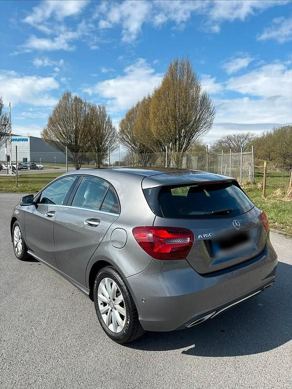 Gebraucht Mercedes A160 102 PS (75 kW) 2016 Grau Limousine
