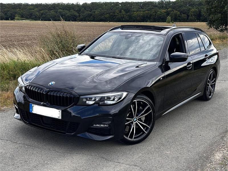 Schwarz Gebraucht 2021 BMW 330 M Sport Kombi | 33.400 € (Guter Preis) - Bild 1/4