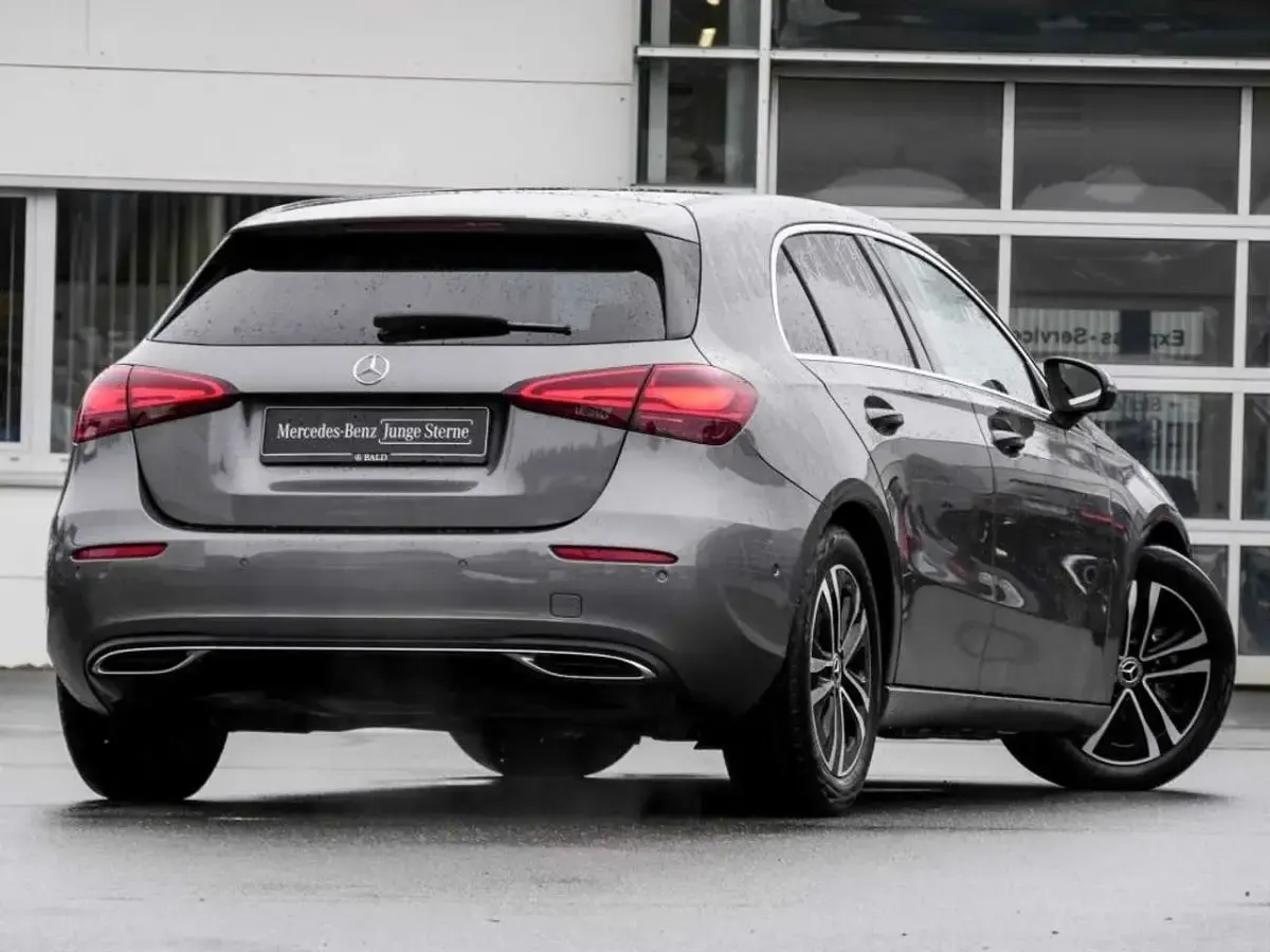 Gebraucht Mercedes A200 Progressive 150 PS (110 kW) 2024 Grau metalliclack mountaingra Limousine