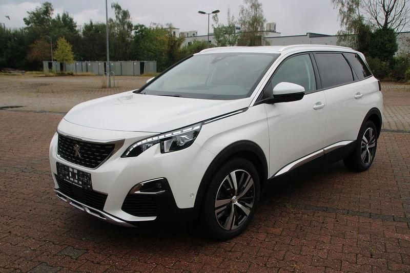 Weiß Gebraucht 2020 Peugeot 5008 Allure Van / Kleinbus | 18.490 € (Guter Preis) - Bild 1/4
