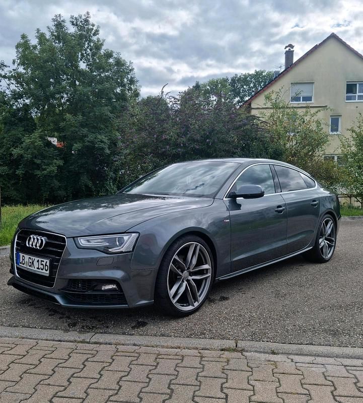 Grau Gebraucht 2015 Audi A5 Sportback S-Line Limousine | 16.500 € (Fairer Preis) - Bild 1/4