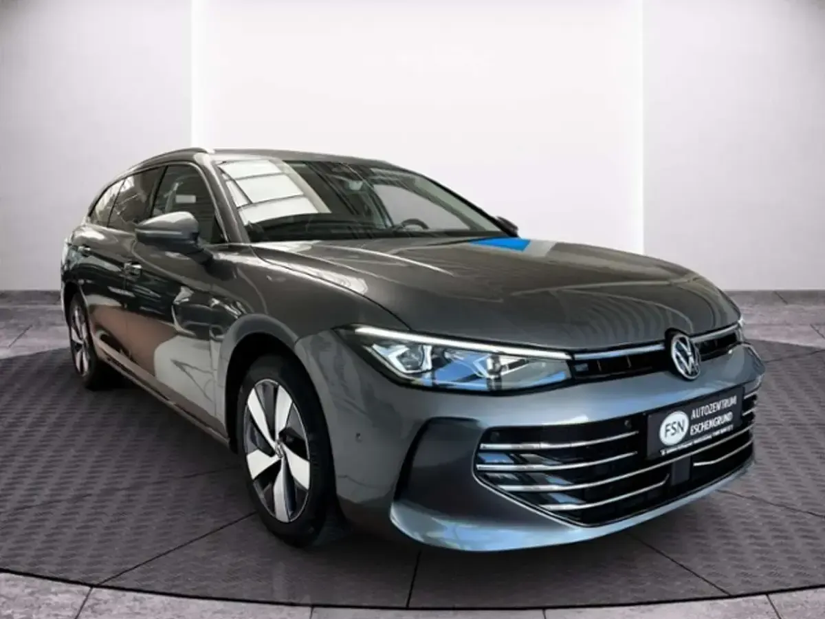 Gebraucht VW Passat Elegance 150 PS (110 kW) 2025 Diabasgrau metallic (metallic) Kombi