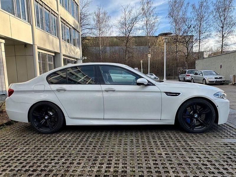 Gebraucht BMW M5 Performance 560 PS (411 kW) 2015 Alpinweiss iii Limousine