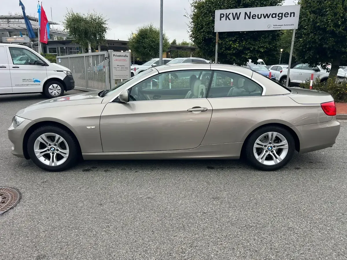 Gebraucht BMW 320 Cabriolet 170 PS (125 kW) 2010 Gold Cabrio