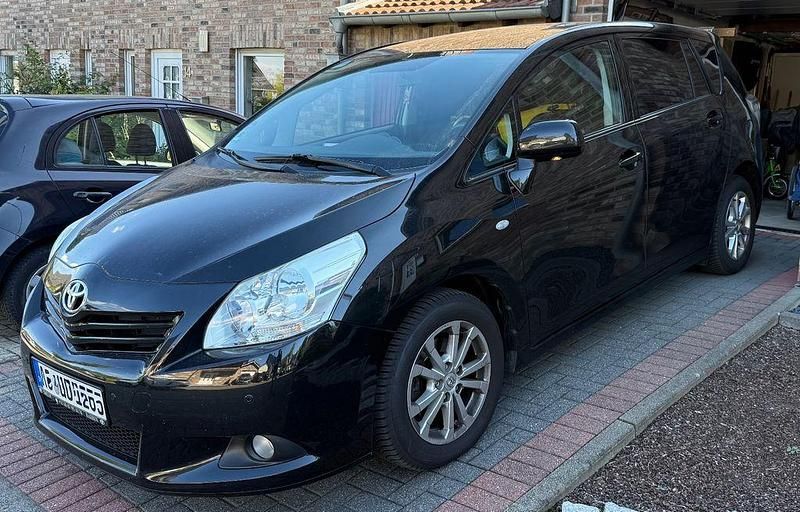 Schwarz Gebraucht 2011 Toyota Verso Edition Van / Kleinbus | 7.500 € (Etwas zu teuer) - Bild 1/4