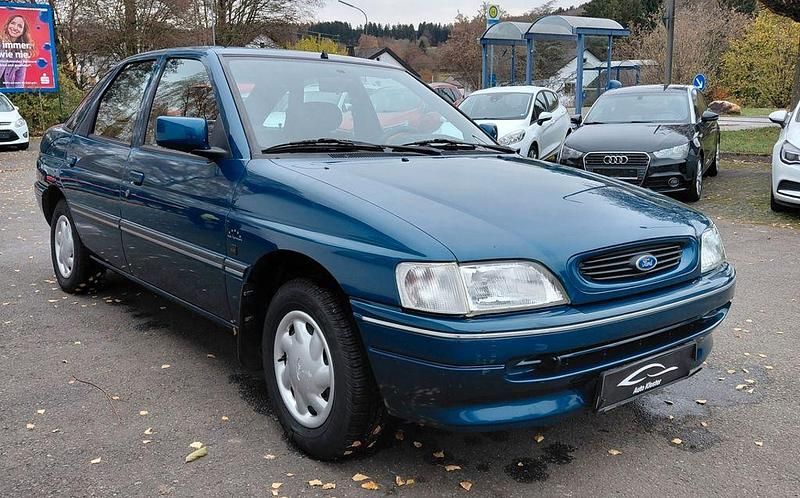Gebraucht Ford Escort 60 PS (44 kW) 1994 Grün Limousine