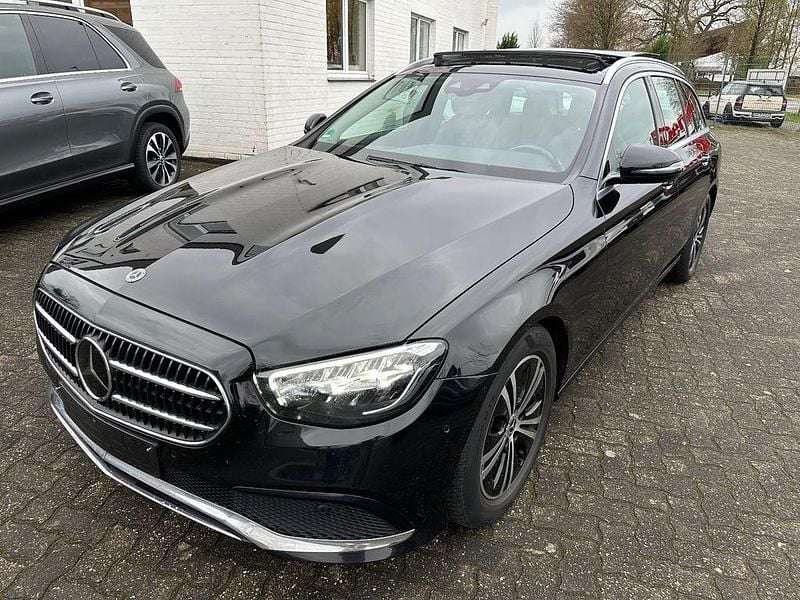 Gebraucht Mercedes E220 Avantgarde 194 PS (142 kW) 2021 Schwarz Limousine