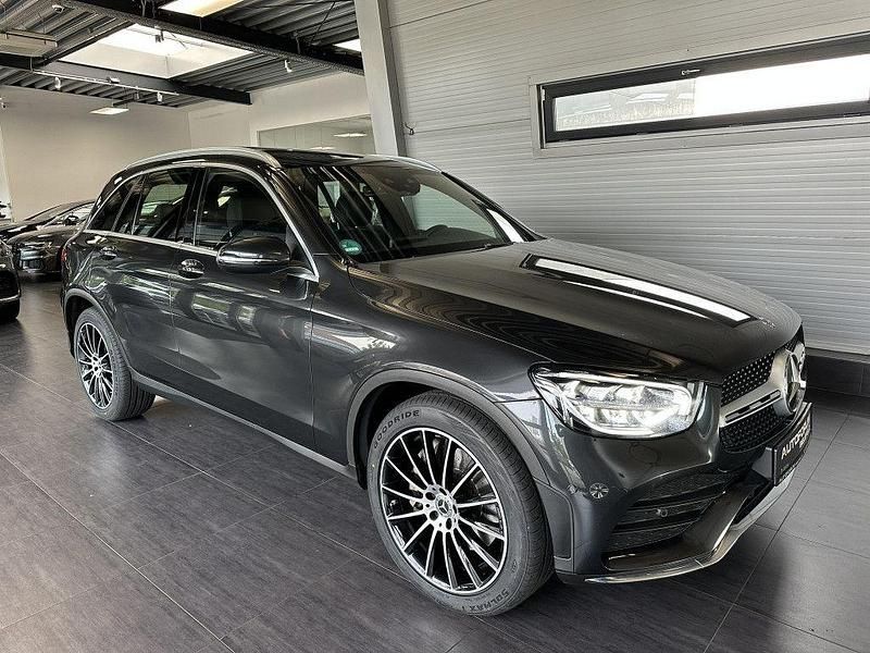 Graphitgrau Gebraucht 2019 Mercedes GLC220 AMG SUV | 32.890 € (Fairer Preis) - Bild 1/4