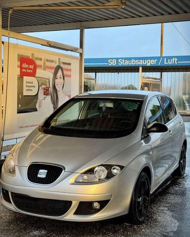 Grau Gebraucht 2005 Seat Altea Sport Van / Kleinbus | 1.950 € (Fairer Preis) - Bild 1/4