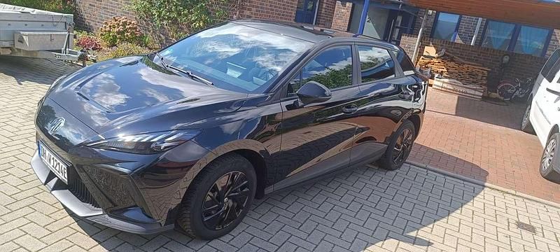 Schwarz Gebraucht 2022 MG MG4 EV Kleinwagen | 20.500 € - Bild 1/4