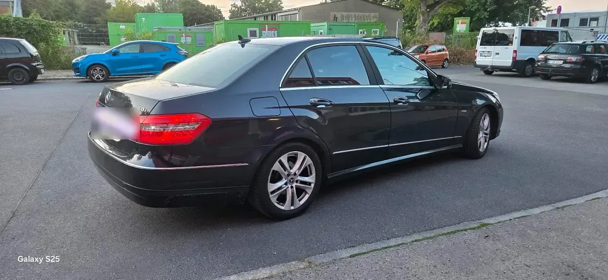 Gebraucht Mercedes E250 Avantgarde 2011 Blau Limousine