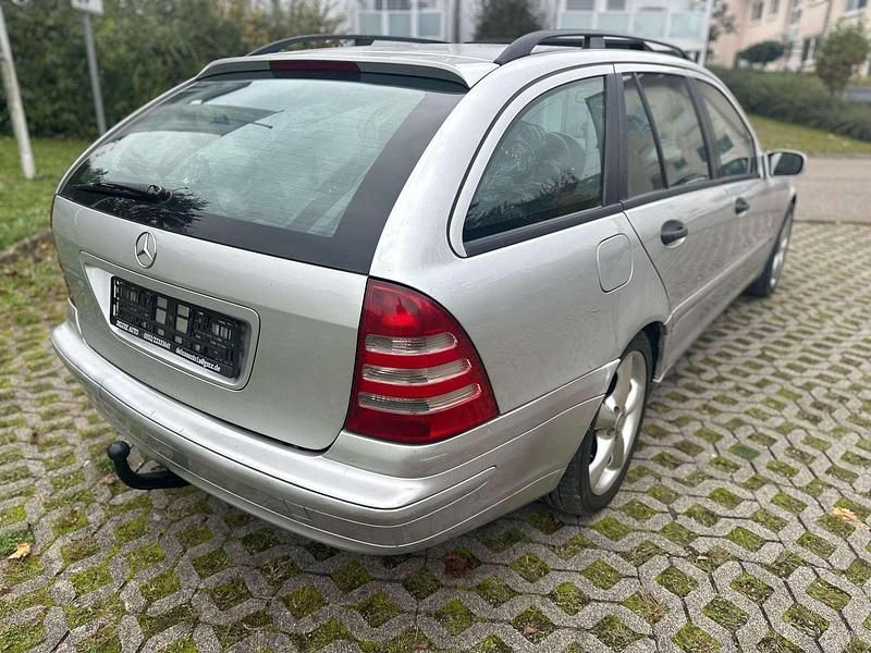 Gebraucht Mercedes C220 Avantgarde 143 PS (105 kW) 2002 Silber Kombi