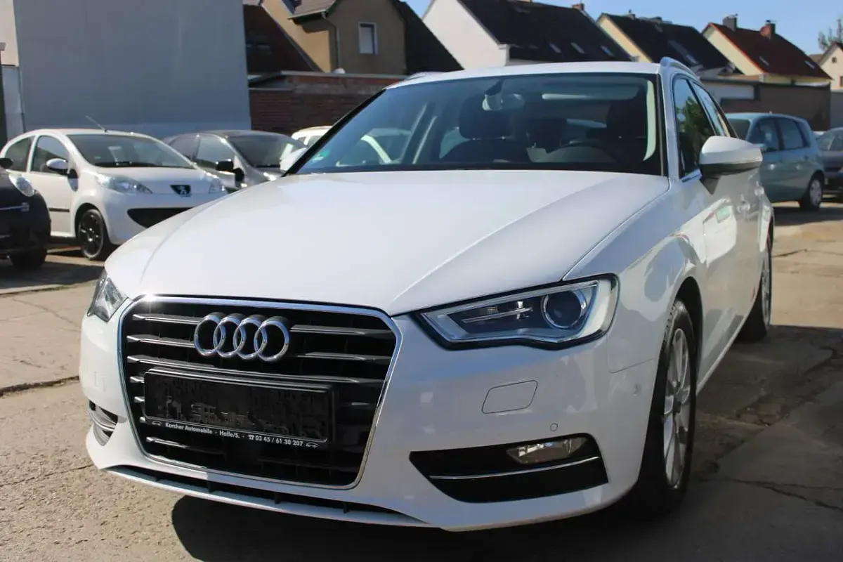 Gebraucht Audi A3 Ambiente 140 PS (102 kW) 2013 Gletscherweiß metallic Kleinwagen
