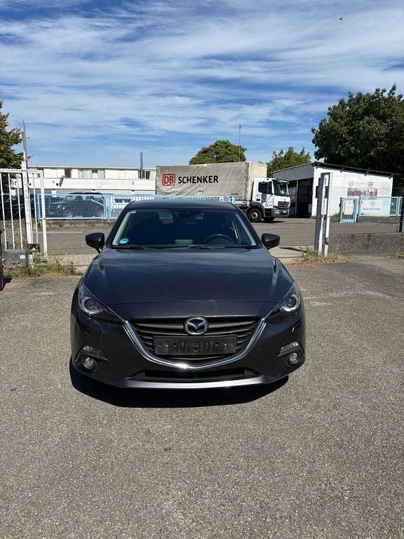 Grau Gebraucht 2016 Mazda 3 Nakama Limousine | 4.999 € (Guter Preis) - Bild 1/4