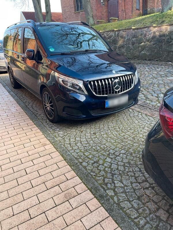Blau Gebraucht 2017 Mercedes V250 Van / Kleinbus | 27.500 € (Superpreis) - Bild 1/4