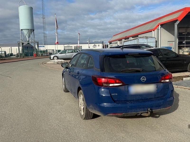 Gebraucht Opel Astra 101 PS (74 kW) 2018 Blau Kombi