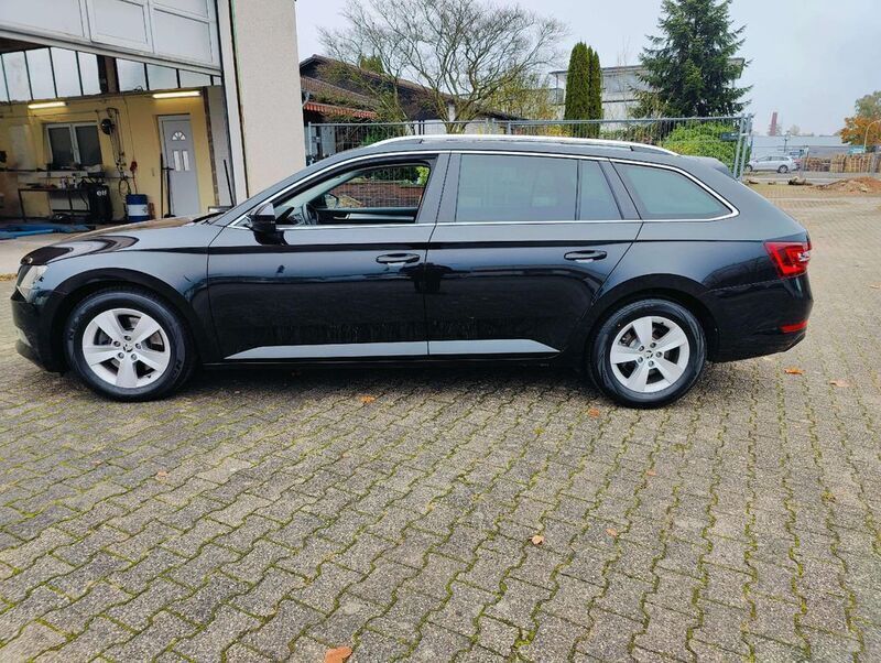 Gebraucht Skoda Superb Ambition 150 PS (110 kW) 2019 Schwarzmagic perleffekt Kombi