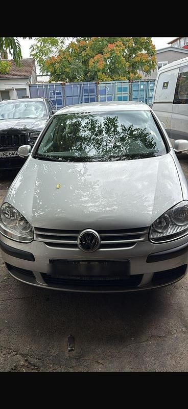 Silber Gebraucht 2005 VW Golf V Kleinwagen | 1.650 € (Guter Preis) - Bild 1/4