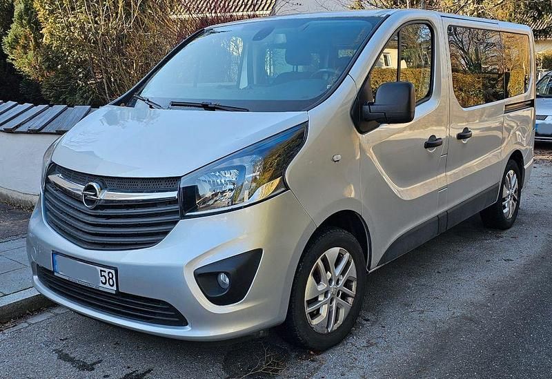Silber Gebraucht 2017 Opel Vivaro Van / Kleinbus | 19.900 € (Fairer Preis) - Bild 1/2
