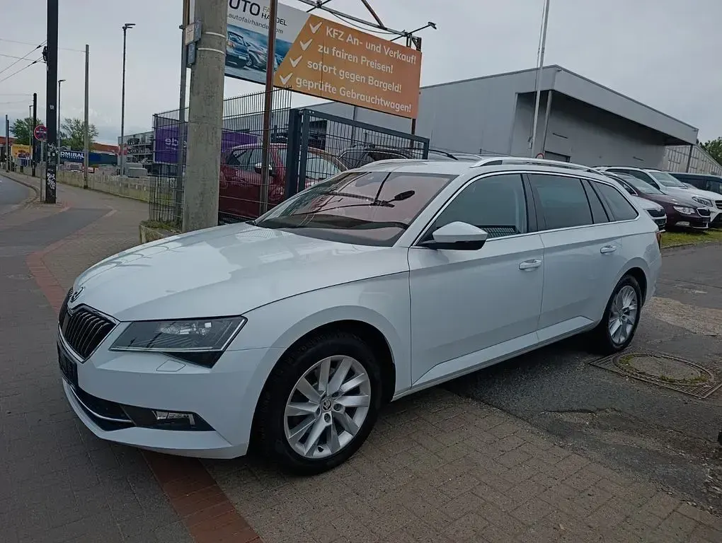 Gebraucht Skoda Superb Style 179 PS (131 kW) 2017 Weiß Kombi