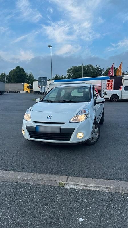 Gebraucht Renault Clio II 68 PS (50 kW) 2009 Weiß Kleinwagen