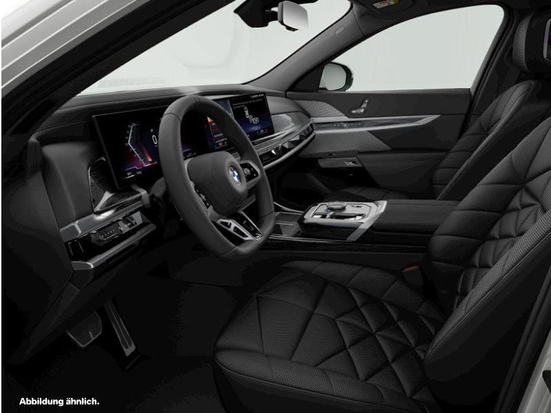 Gebraucht BMW 740 Comfort Edition 299 PS (219 kW) 2025 Mineralweiß metallic Limousine