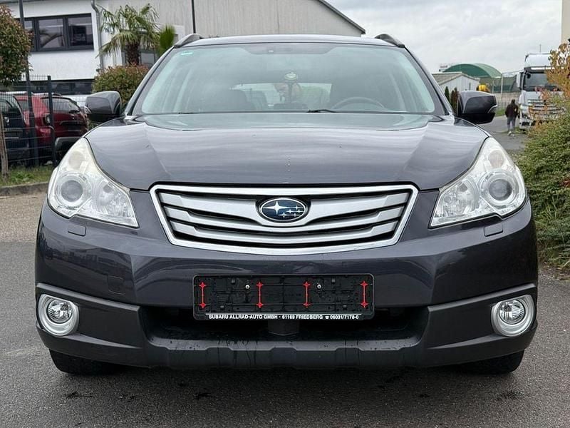 Grau Gebraucht 2013 Subaru Outback Exclusive+ SUV | 7.699 € - Bild 1/4