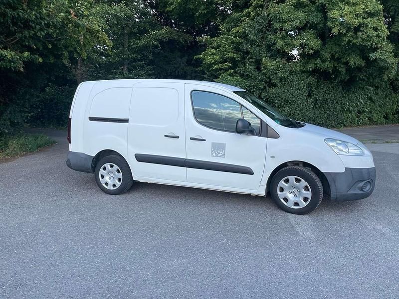 Weiß Gebraucht 2015 Peugeot Partner Van / Kleinbus | 4.999 € (Fairer Preis) - Bild 1/4