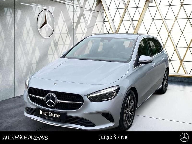 Metalliclack hightechsilber Gebraucht 2024 Mercedes B180 Progressive Van / Kleinbus | 26.989 € (Superpreis) - Bild 1/3