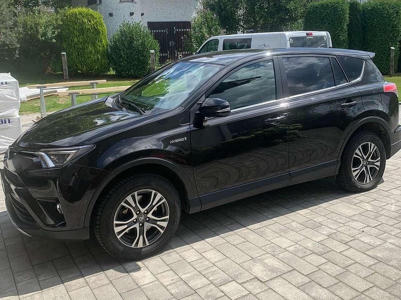 Braun Gebraucht 2018 Toyota RAV4 Hybrid Team SUV | 19.999 € (Fairer Preis) - Bild 1/4