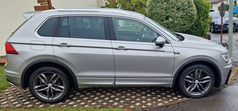 Grau Gebraucht 2017 VW Tiguan SUV | 16.400 € - Bild 1/4