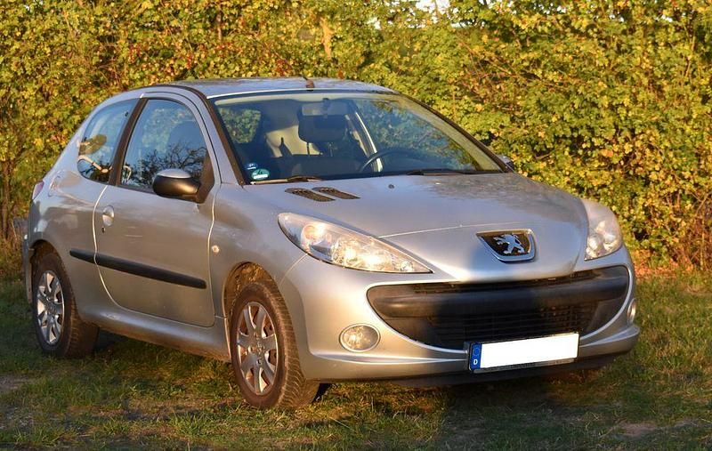 Silber Gebraucht 2009 Peugeot 206+ Kleinwagen | 1.000 € (Fairer Preis) - Bild 1/4