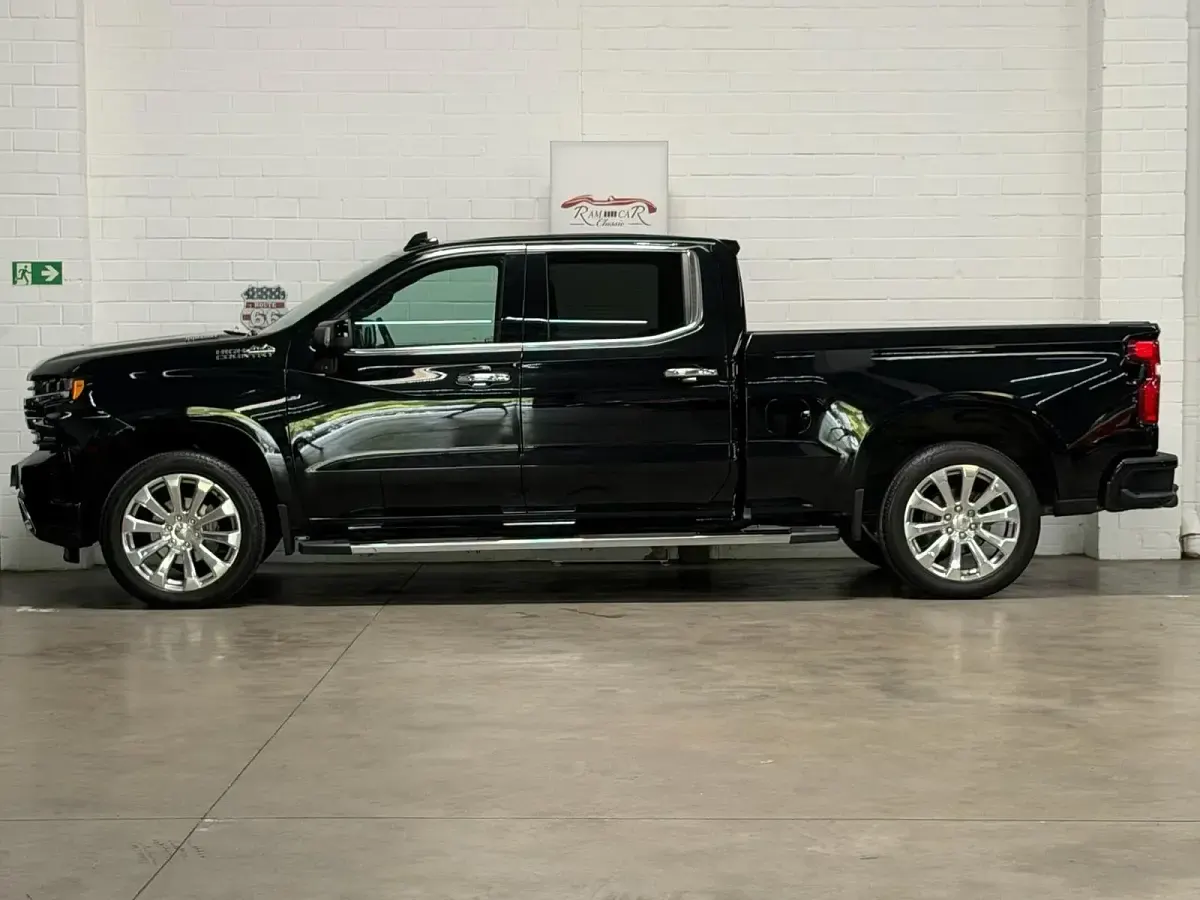 Gebraucht Chevrolet Silverado 309 PS (227 kW) 2023 Schwarz SUV