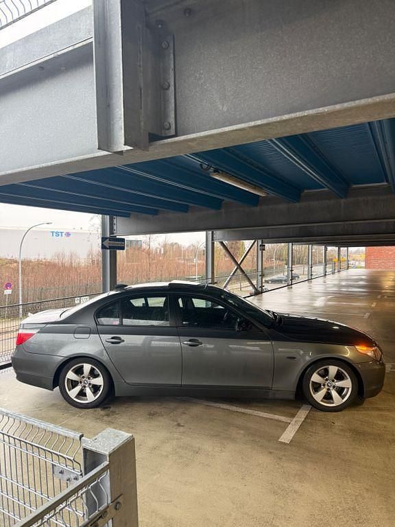 Gebraucht BMW 523 Advantage 177 PS (130 kW) 2006 Grau Limousine