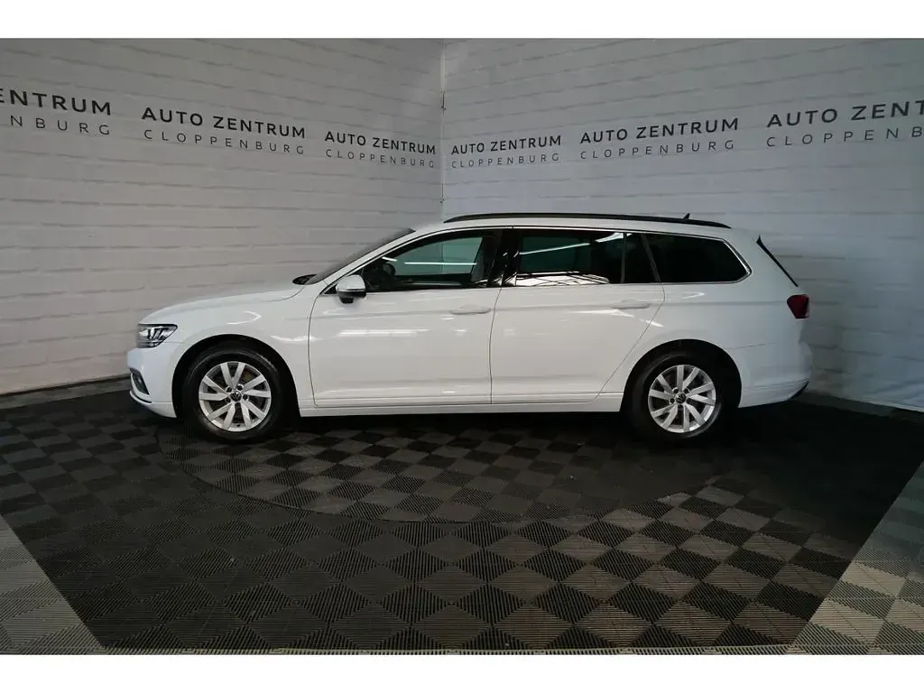 Gebraucht VW Passat Business 150 PS (110 kW) 2023 Weiß Kombi