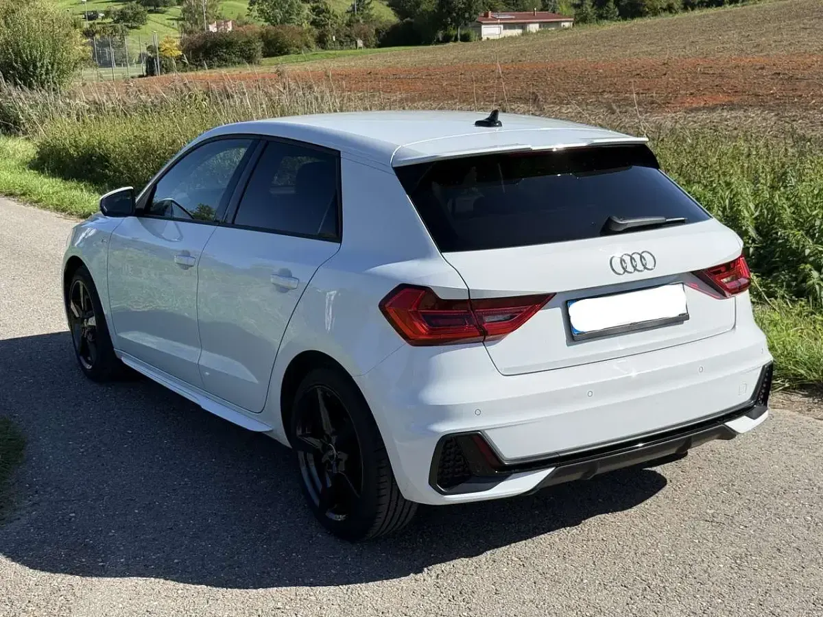 Gebraucht Audi A1 S-Line 95 PS (69 kW) 2024 Weiß SUV