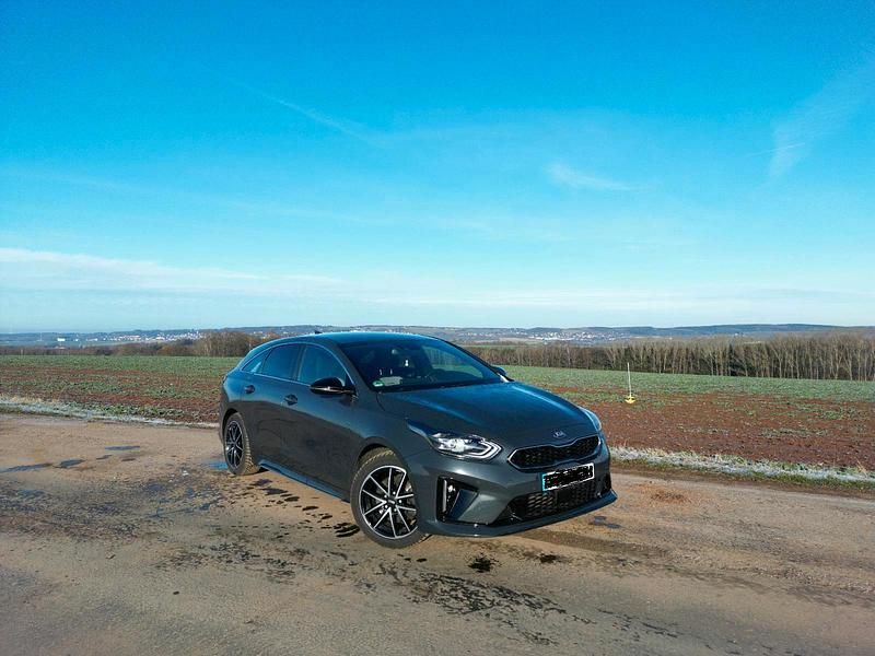 Schwarz Gebraucht 2021 Kia ProCeed GT-Line Limousine | 22.229 € (Etwas zu teuer) - Bild 1/4