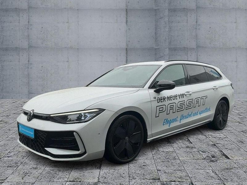 Weiß Gebraucht 2024 VW Passat R-line Limousine | 41.770 € (Fairer Preis) - Bild 1/4