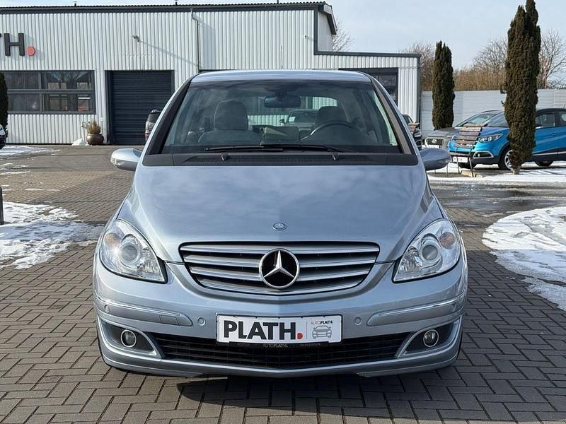 Gebraucht Mercedes E200 193 PS (141 kW) 2007 Blau Limousine