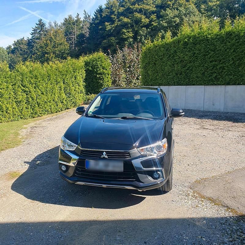 Schwarz Gebraucht 2017 Mitsubishi ASX Diamant Edition SUV | 12.999 € (Fairer Preis) - Bild 1/4