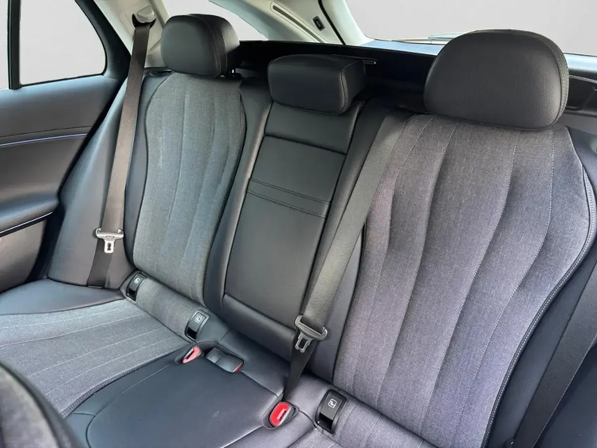 Gebraucht Mercedes E220 Avantgarde 197 PS (144 kW) 2025 Szary Limousine