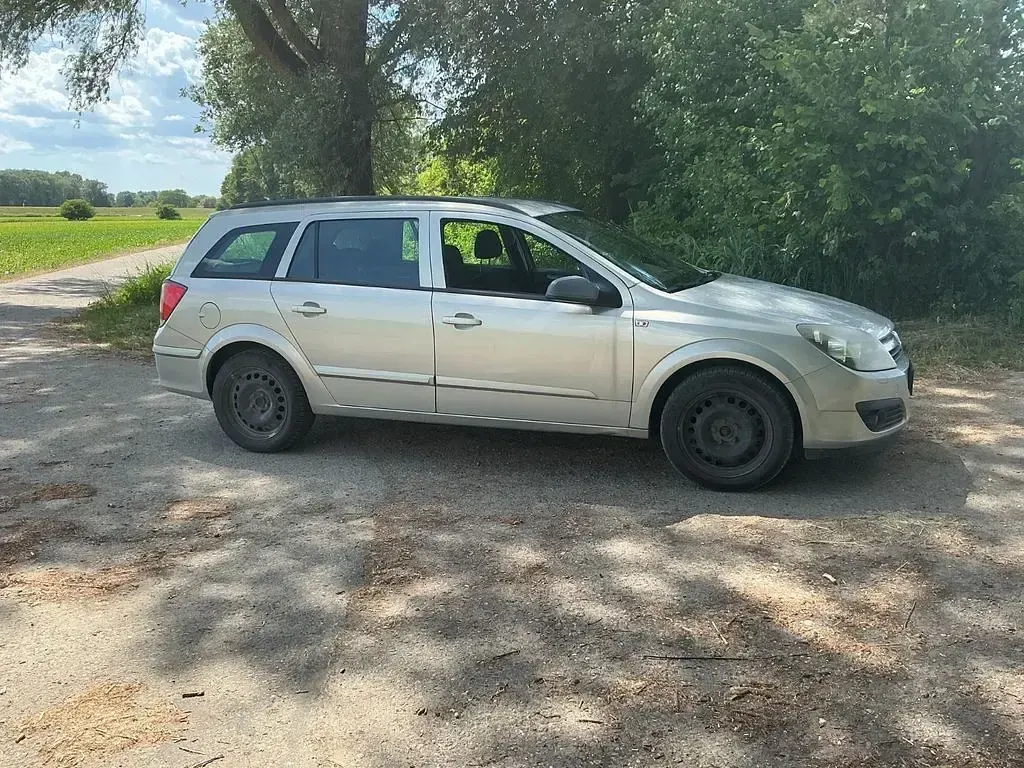 Gebraucht Opel Astra 105 PS (77 kW) 2006 Silber Limousine