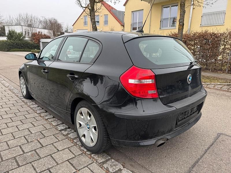 Gebraucht BMW 116 122 PS (89 kW) 2009 Schwarz Kleinwagen