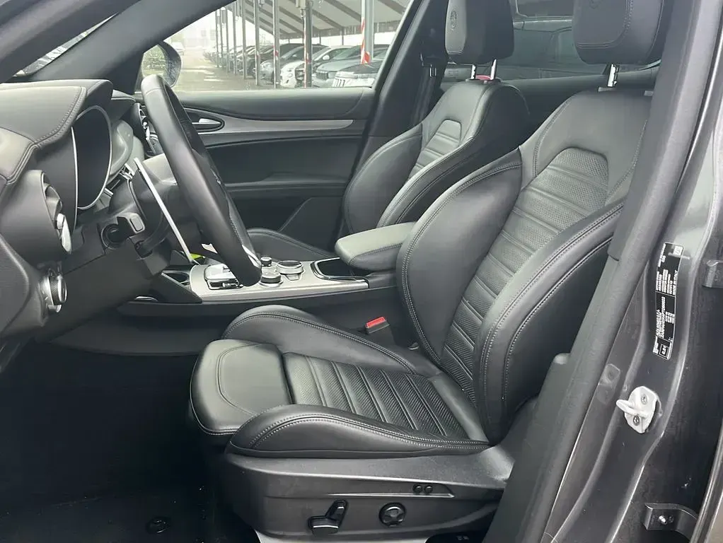 Gebraucht Alfa Romeo Stelvio Veloce 209 PS (153 kW) 2023 Grau SUV