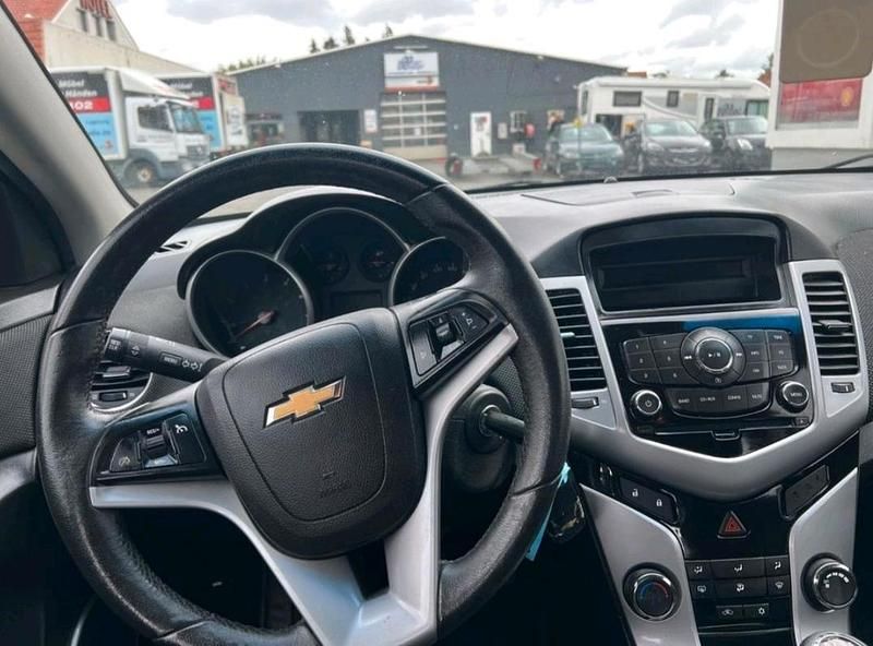 Gebraucht Chevrolet Cruze 140 PS (102 kW) 2013 Grau Kleinwagen
