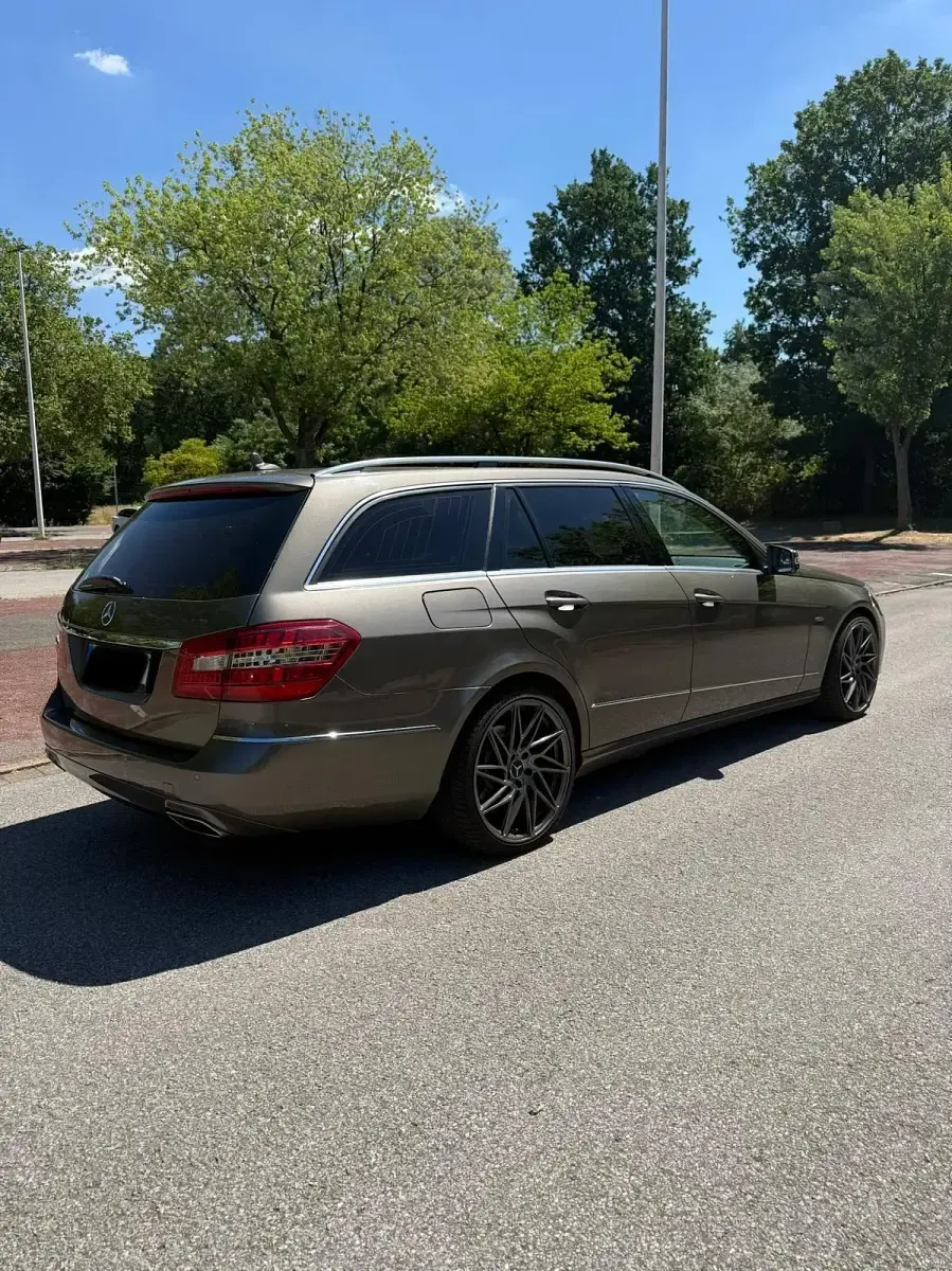 Gebraucht Mercedes E300 231 PS (169 kW) 2011 Grau Kombi