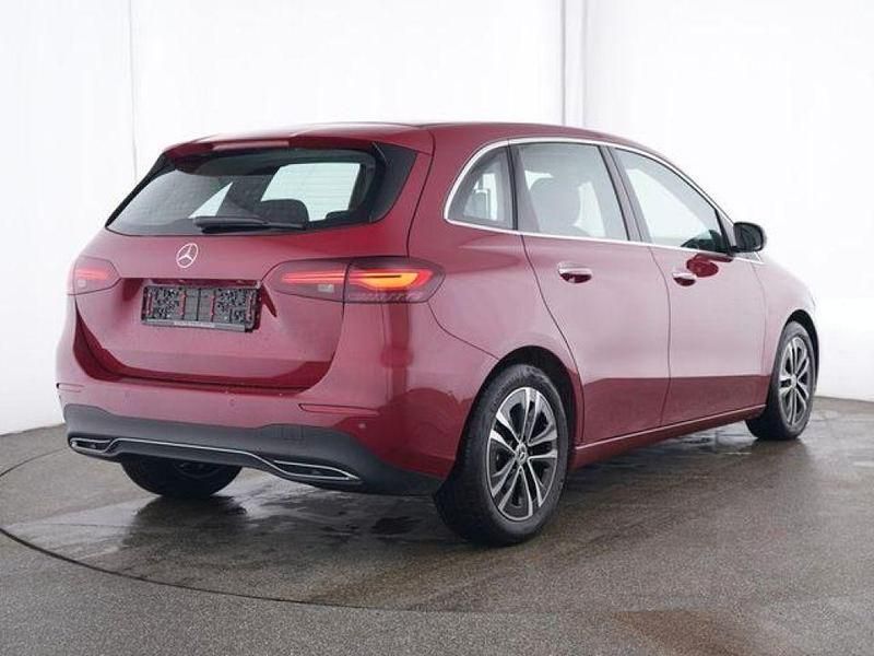 Gebraucht Mercedes 220 190 PS (139 kW) 2024 993 patagonienrot (metallic) Limousine