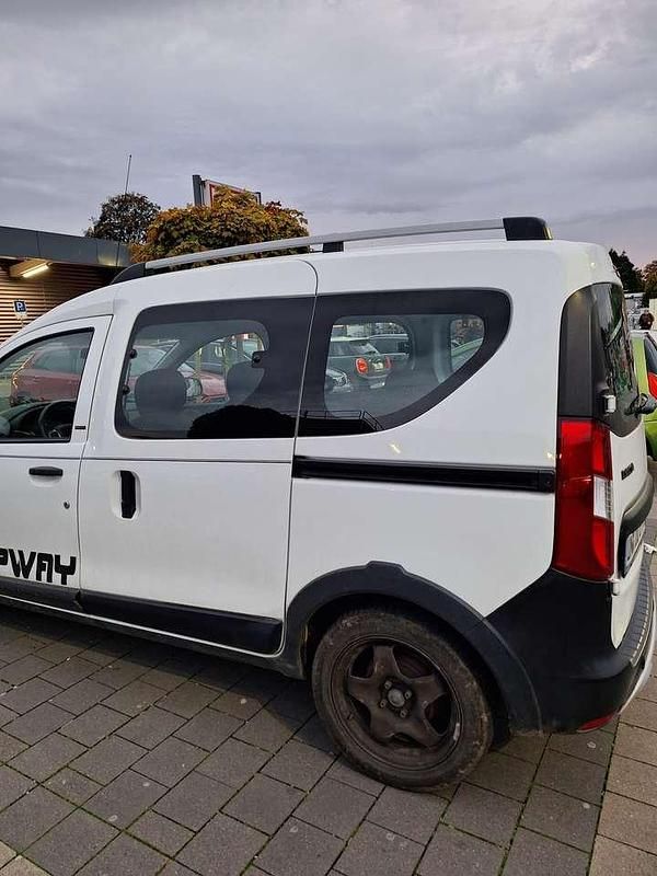 Weiß Gebraucht 2018 Dacia Dokker Celebration Van | 6.000 € (Superpreis) - Bild 1/4