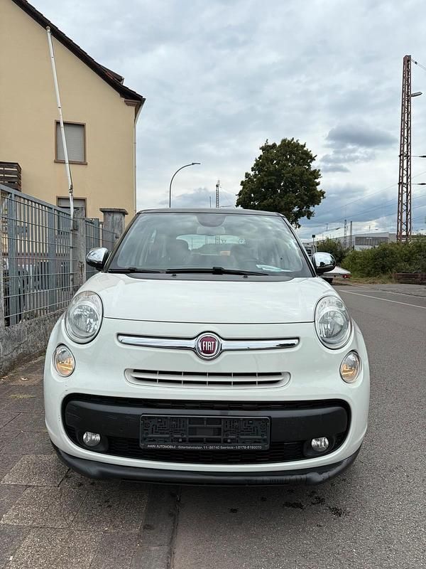 Weiß Gebraucht 2014 Fiat 500L Van / Kleinbus | 7.490 € (Fairer Preis) - Bild 1/4